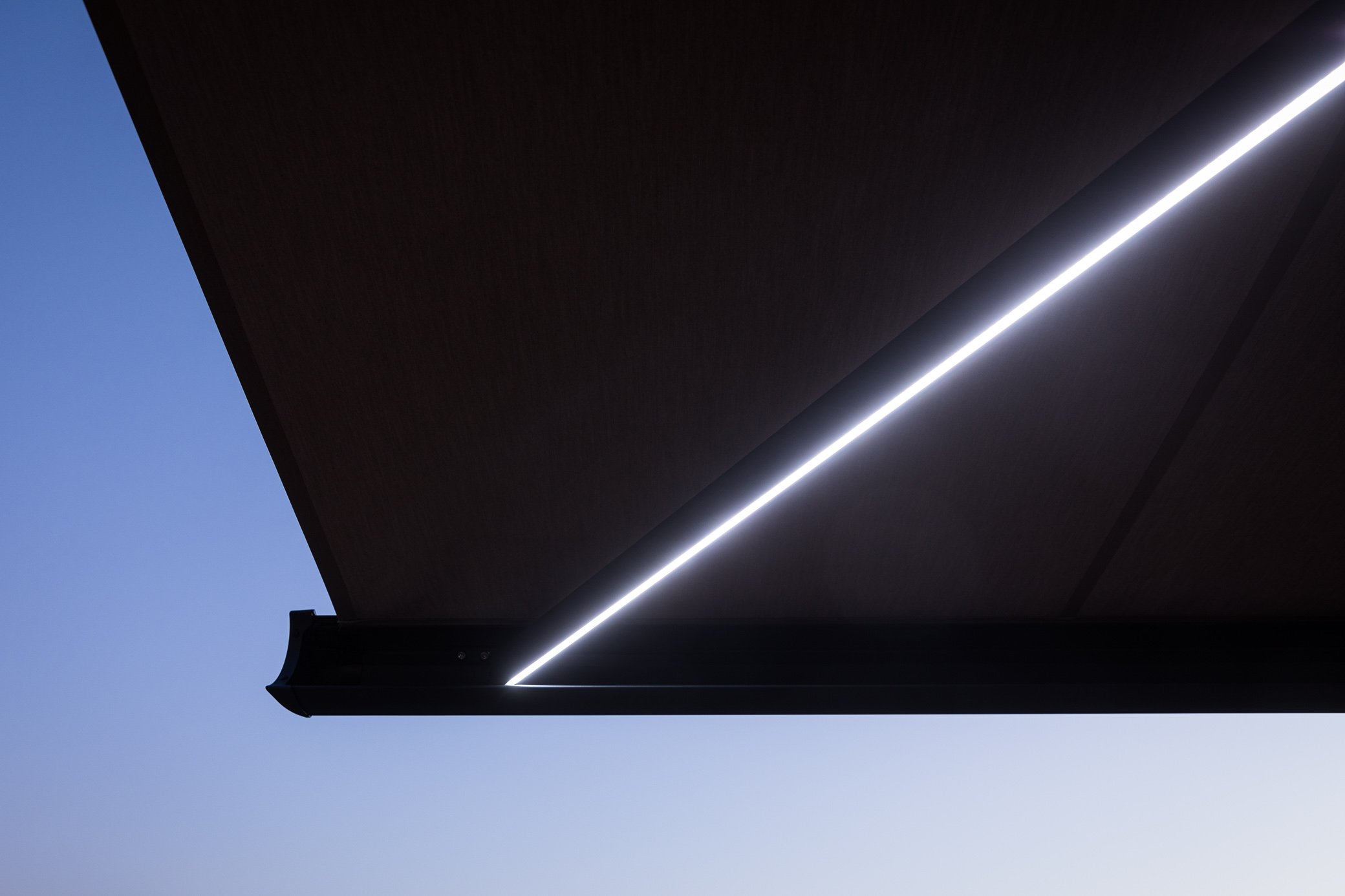 Eclairage LED Somfy – sous les bras inclus 